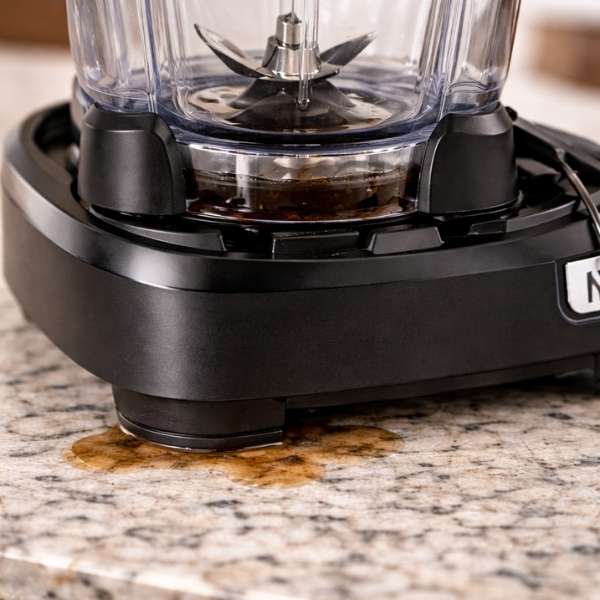 ninja blender leaking from bottom