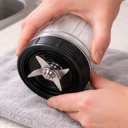 remove blade from ninja blender cup