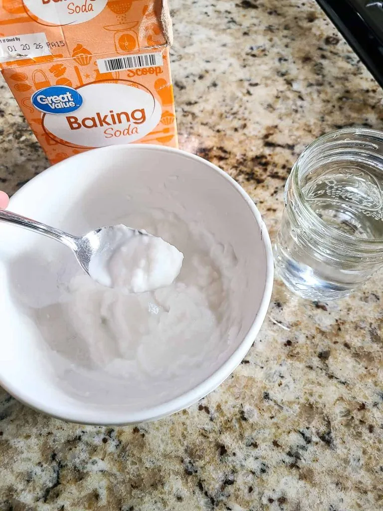 baking soda paste cleaning method