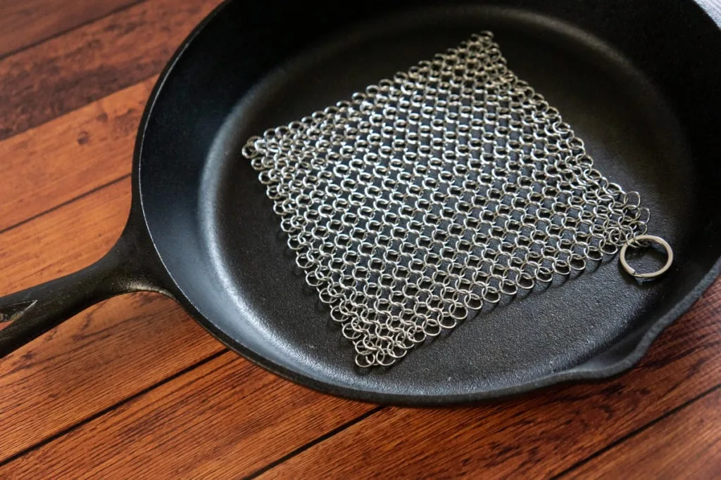 chainmail scrubber cleaning dutch oven