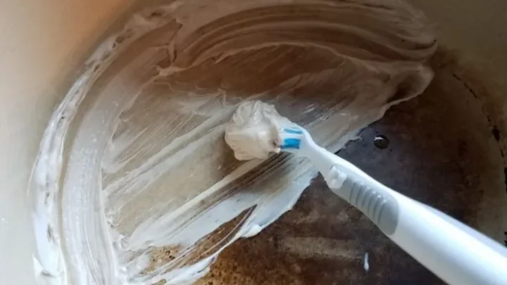 How to Clean an Enameled Dutch Oven & Remove Stains