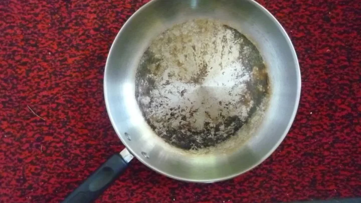 Remove Stubborn Burnt Tomato Sauce Rings from Stainless Pan