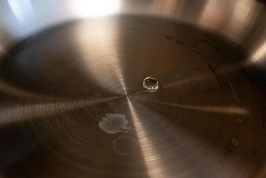 Leidenfrost effect water bead test