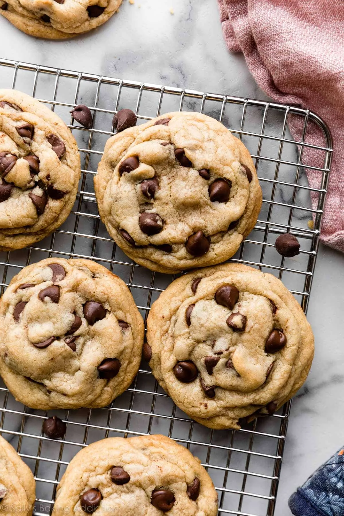 light-colored vs dark baking sheets