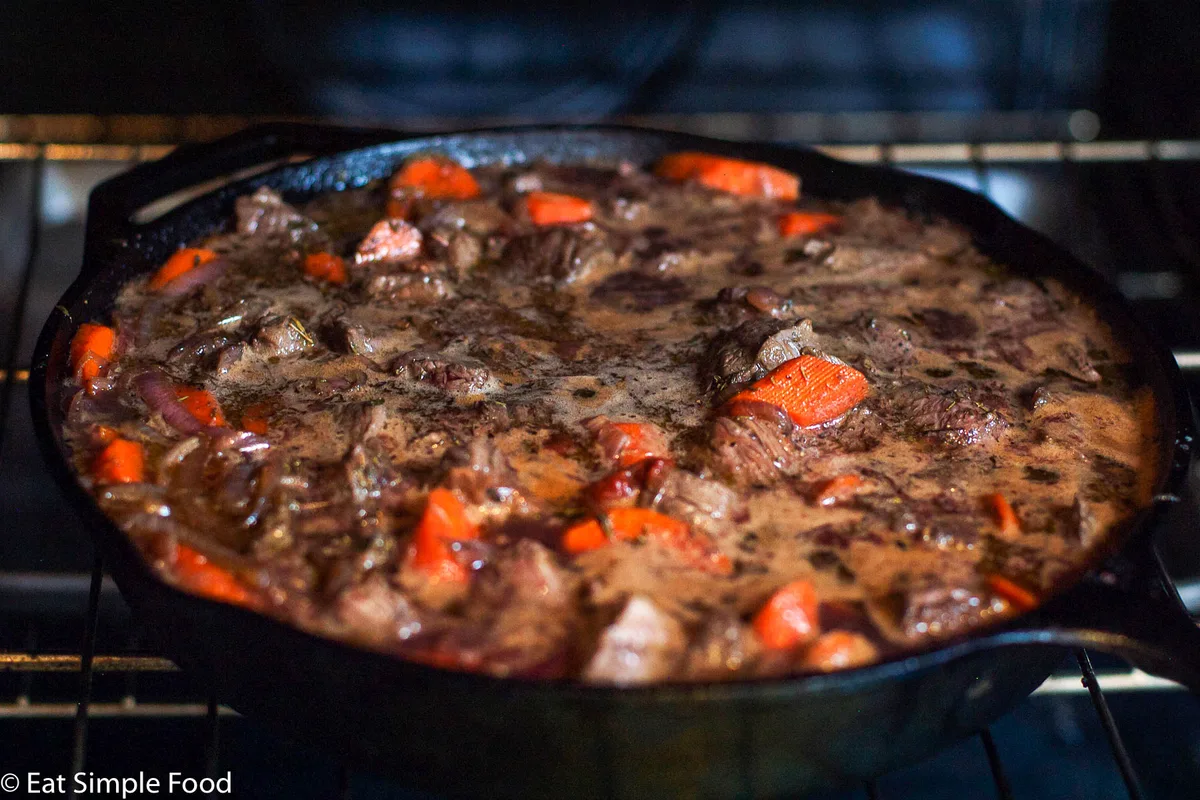what temperature and cooking time for classic french beef bourguignon in enameled cast iron dutch oven
